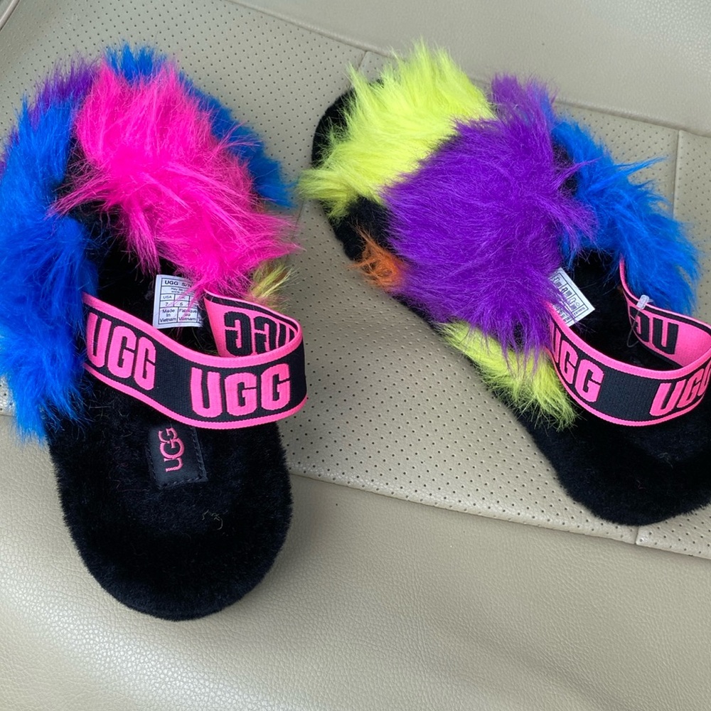 UGG SLIPPERS